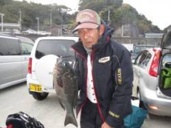 大島で42.3cmの立派なグレ！