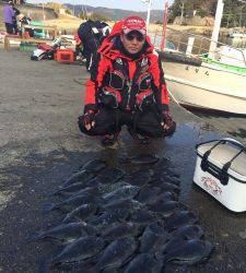 赤島の壁、9時からグレ爆釣！一人でグレ32匹はお見事です！