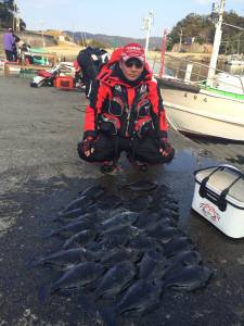 赤島の壁、9時からグレ爆釣！一人でグレ32…