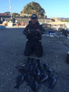 萩尾の磯　本日晴天でグレも釣れてます！