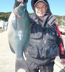 ケムリ島でのフカセ釣り　40cmのチヌ