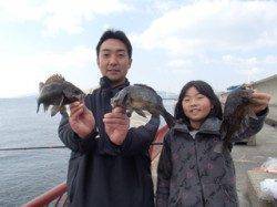 平磯海づり公園、良型メバルをゲットです♪