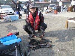 丸島で10匹、沖の赤島で23匹！フカセグレ釣果