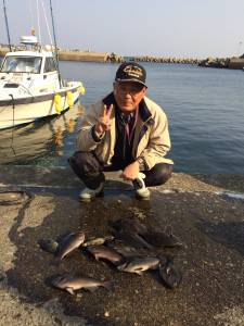 沖のカンゴメ・沖の赤島で腹ボテのグレ釣れま…