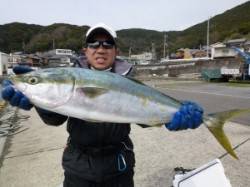 水温少し上昇、ルアーでメジロがヒット in…