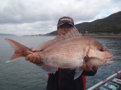 須磨海づり公園、ウキ流しでBigな真鯛♪