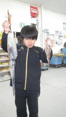 白浜町日置で活アジを使ってウキ釣り　アオリにタコ