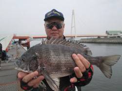 【暑いくらいの晴天です】尼崎市立魚つり公園…