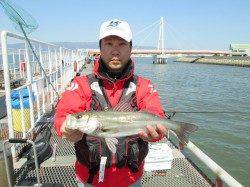 尼崎魚つり公園、水の濁りが功を奏し落とし込みでチヌ3枚