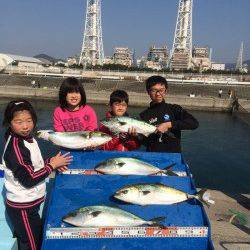 マリーナシティ海洋釣り堀　カツオをエサにメジロ好釣果