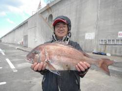 マダイ64cmGET！！　北港魚つり公園