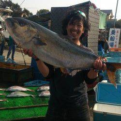 白浜の海上釣り堀〜親子で大カンパチ・シマアジ・鯛ゲット！