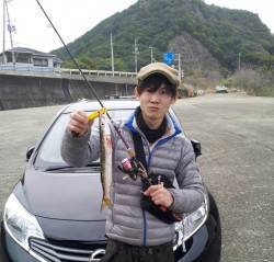 伊古木で良型ウヨウヨ！プラグやワームでサイ…