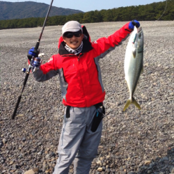 煙樹ヶ浜で80cmのブリ☆トップで出ました！！