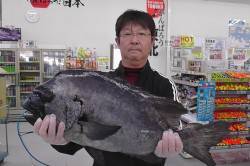 でた～銀ワサ71ｃｍ、潮岬の磯で6キロのイ…