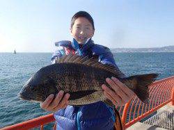 平磯海釣り公園　投げ釣りでチヌがヒット