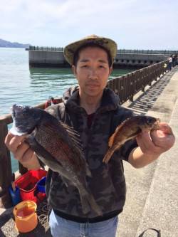 マリーナシティー釣り公園、オキアミフカセで…