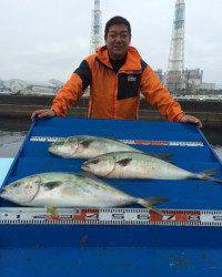 ブリ2本にメジロの釣果 ☆ マリーナシティ海洋釣り堀