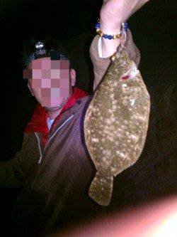 大潮の月を見ながらのんびり投げ釣り〜カレイをキャッチ(^o^)