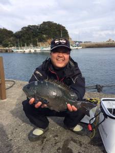 串本の磯で40UPの良型グレ☆カワハギも大…