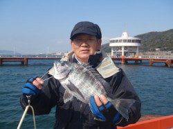 須磨海づり公園、シラサのウキ流し釣りでチヌ