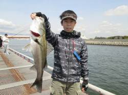 尼崎市立魚つり公園、ウキ釣りで51cmのハ…