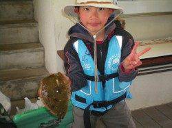 青ムシをつかってのウキ釣りでヒラメGET★姫路市立遊魚センター