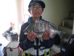 ウキ釣りでチヌ42cmをキャッチ 姫路市立…