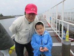 尼崎市立魚つり公園〜サビキでイワシ、エビ撒きでハネ