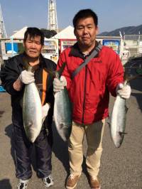 マリーナシティ釣り堀メジロ・ブリ〜大きいの…