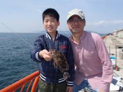 平磯海づり公園 マムシをエサにガシラをゲッ…