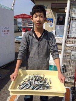 今夜はイワシでパラダイス！ マリーナ釣り公園サビキ好調