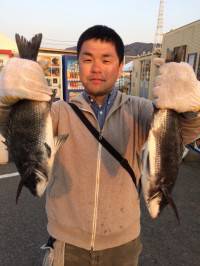 マリーナシティ海釣り公園でナイスサイズのチ…