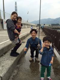 マリーナシティ海釣り公園でイワシ好調