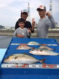 マリーナシティ海洋釣り堀、大物カンパチに感…