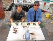 黒島の磯でのエギング釣果、カラーはレッド