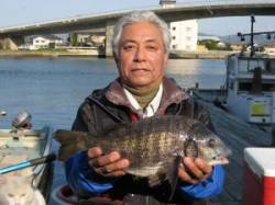 六本裏カセでのチヌ釣り　喰いはまだ渋め　