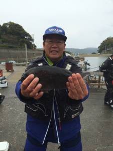 東の風で釣りづらい状況><  …