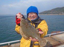 須磨海づり公園の投げ釣りでカレイ30cm！