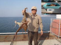 記録賞のマダコ2.54kg！！　神戸市立須…