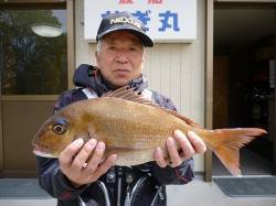 湯浅の磯でフカセ釣り、真鯛47cmをキャッ…