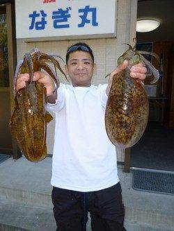 ナイスサイズのアオリイカ2ハイ〜湯浅の磯のヤエン釣果