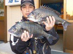 湯浅の磯、フカセ釣りで良型チヌにアイゴ・カワハギ