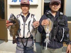 湯浅の磯フカセの年なしチヌにエギングではアオリの釣果♪