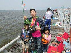 尼崎市魚つり公園　ファミリーでサビキのイワシが楽しめる