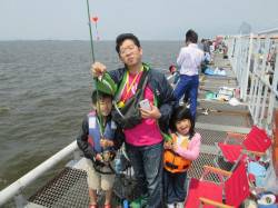 尼崎市魚つり公園　ファミリーでサビキのイワ…