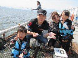 尼崎市魚つり公園　今日もカタクチイワシが好調