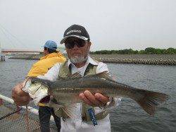 尼崎魚つり公園エビ撒きズボ釣りで3本中60UP2本！大物に期待持てそう♪