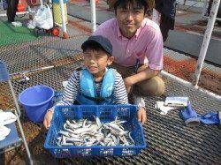 尼崎市立魚つり公園〜エビ撒きでスズキサイズ&サビキではイワシ連掛け