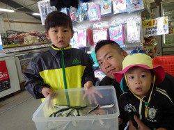 新芳養堤防 サビキでイワシ楽しめます★